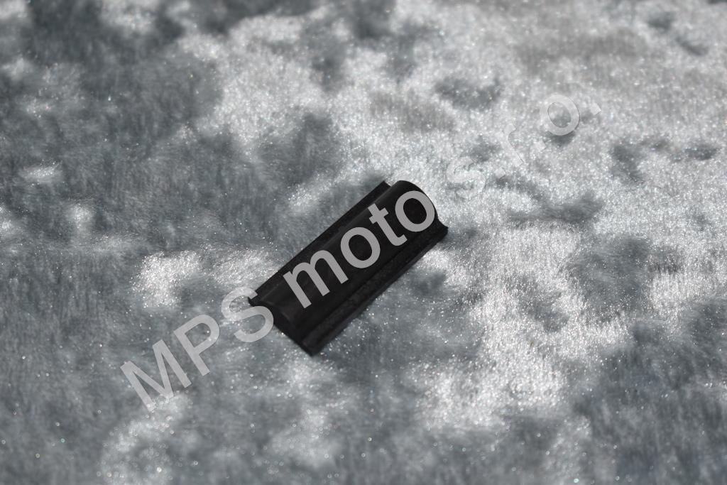 Nástrčná guma krytu řetězu