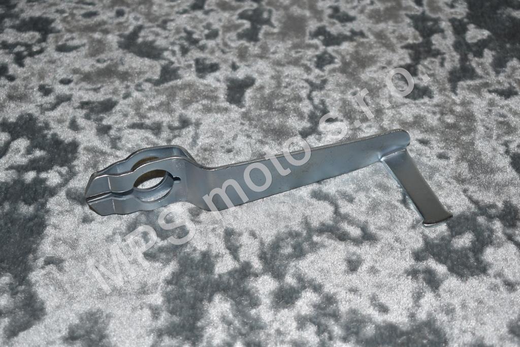 Řadící páka nožní