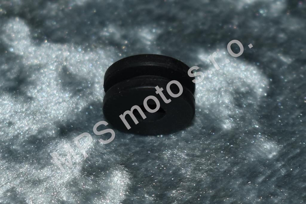 Průchodka bočních plastů 640