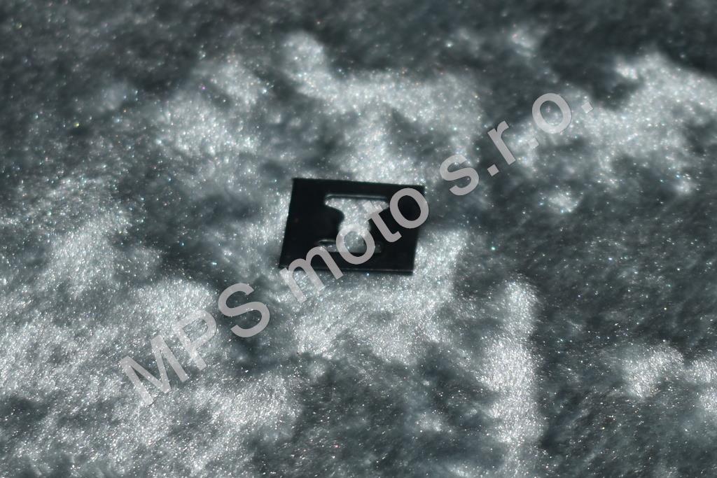 Pojistka čepu plexi kapotáže