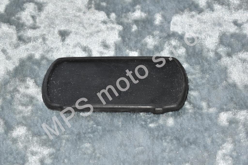 Guma pod zadní světlo