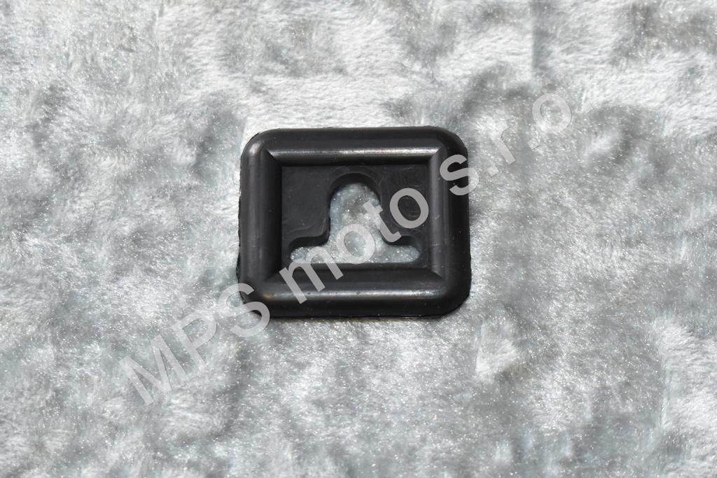 Průchodka el. instalace motoru/vysokonap.  kabelu  prsíček 550/555