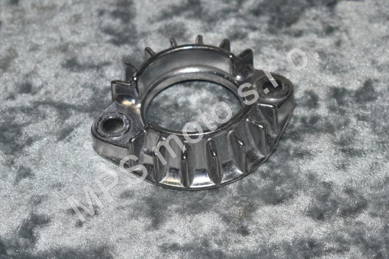 Příruba výfuku 638 13 034